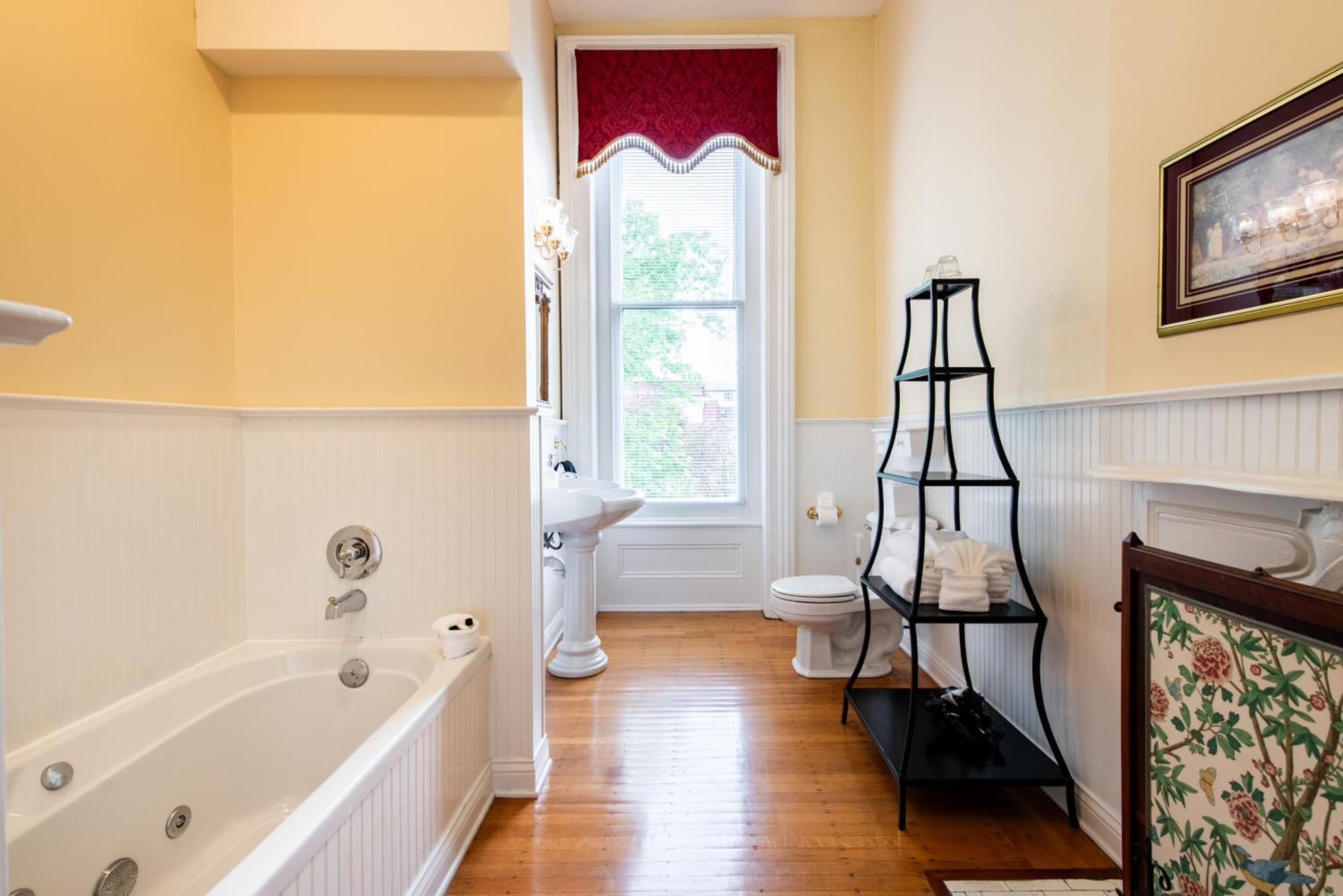 Dupont Mansion Bed & Breakfast Луисвилл Номер фото