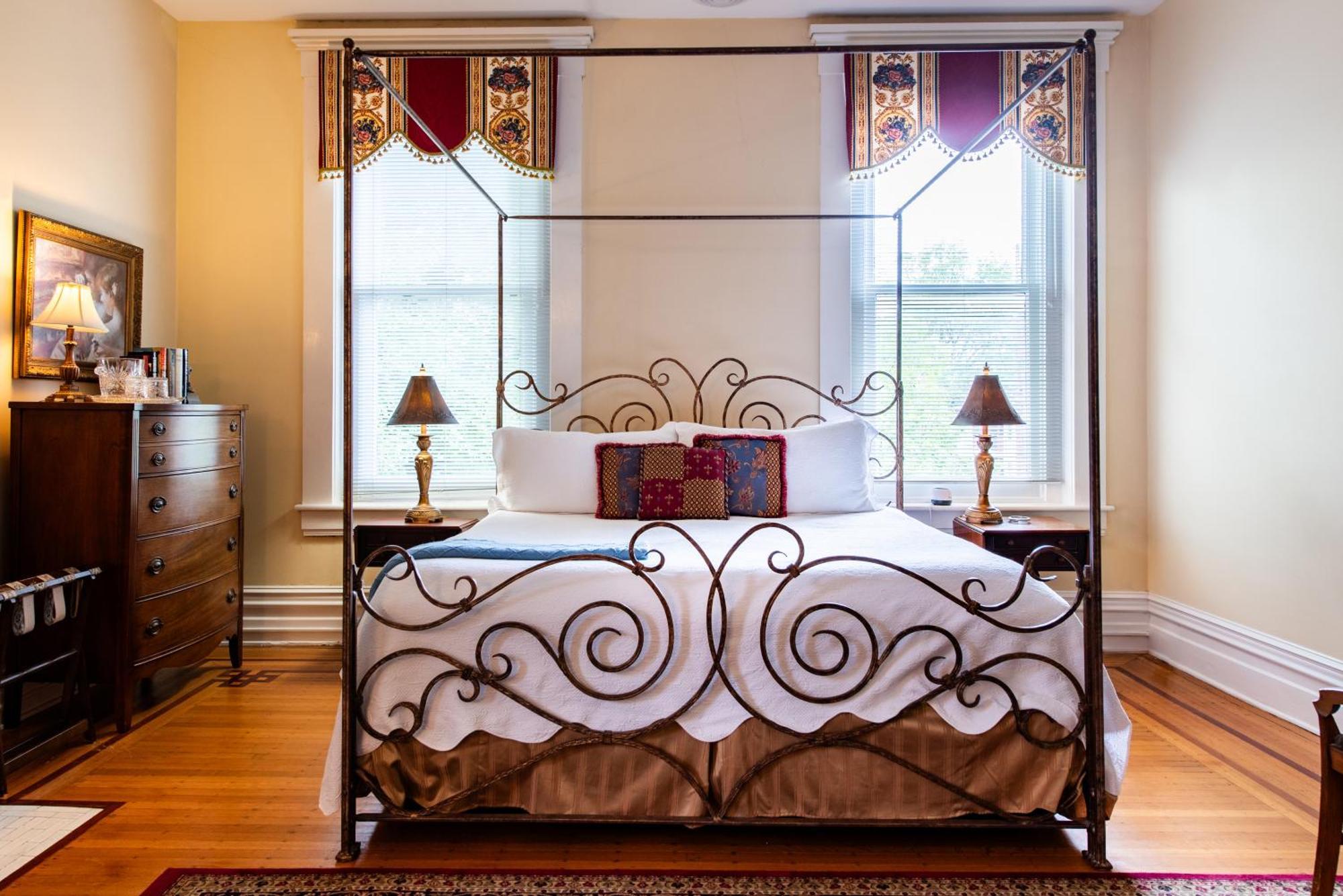 Dupont Mansion Bed & Breakfast Луисвилл Номер фото