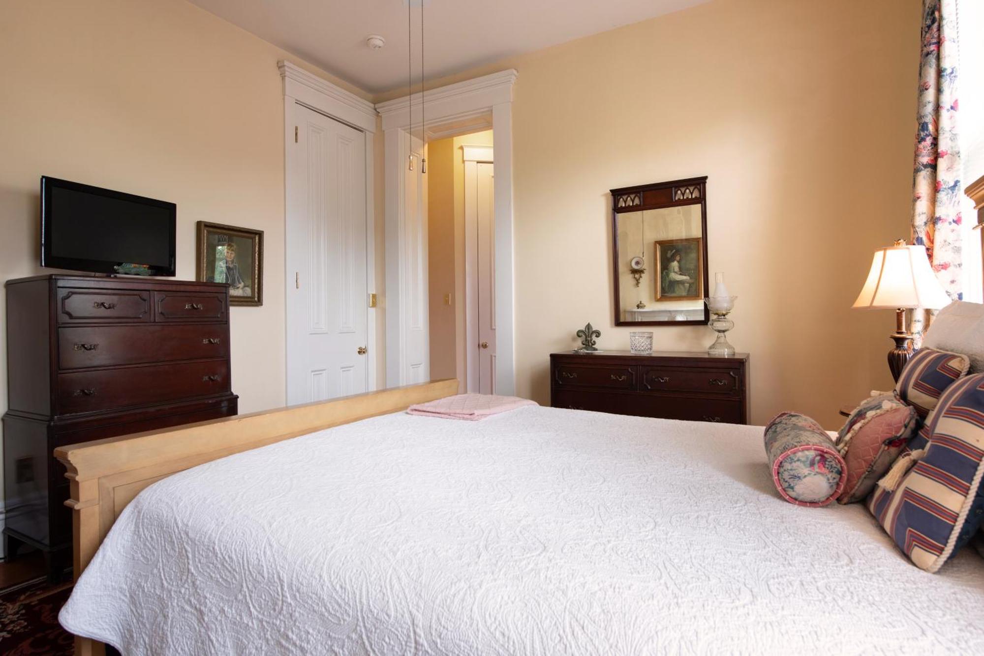 Dupont Mansion Bed & Breakfast Луисвилл Номер фото