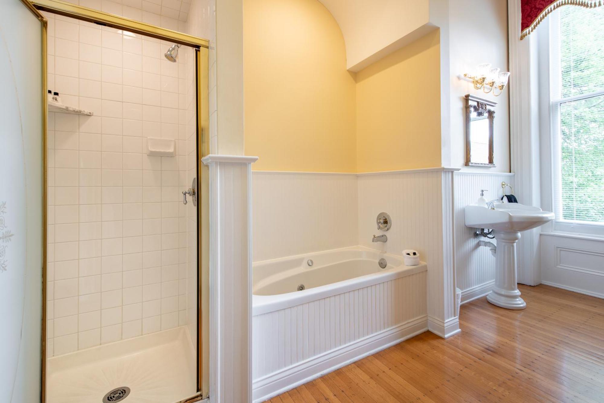 Dupont Mansion Bed & Breakfast Луисвилл Номер фото