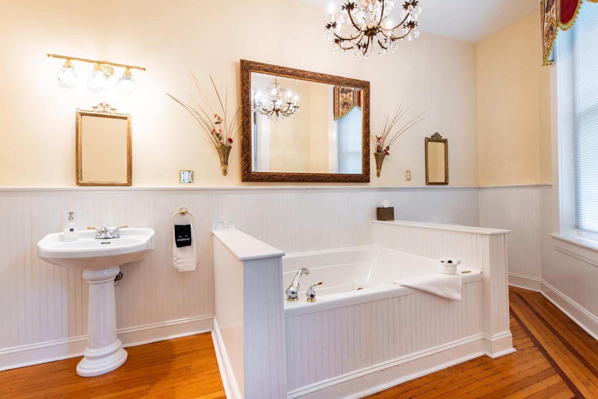 Dupont Mansion Bed & Breakfast Луисвилл Экстерьер фото