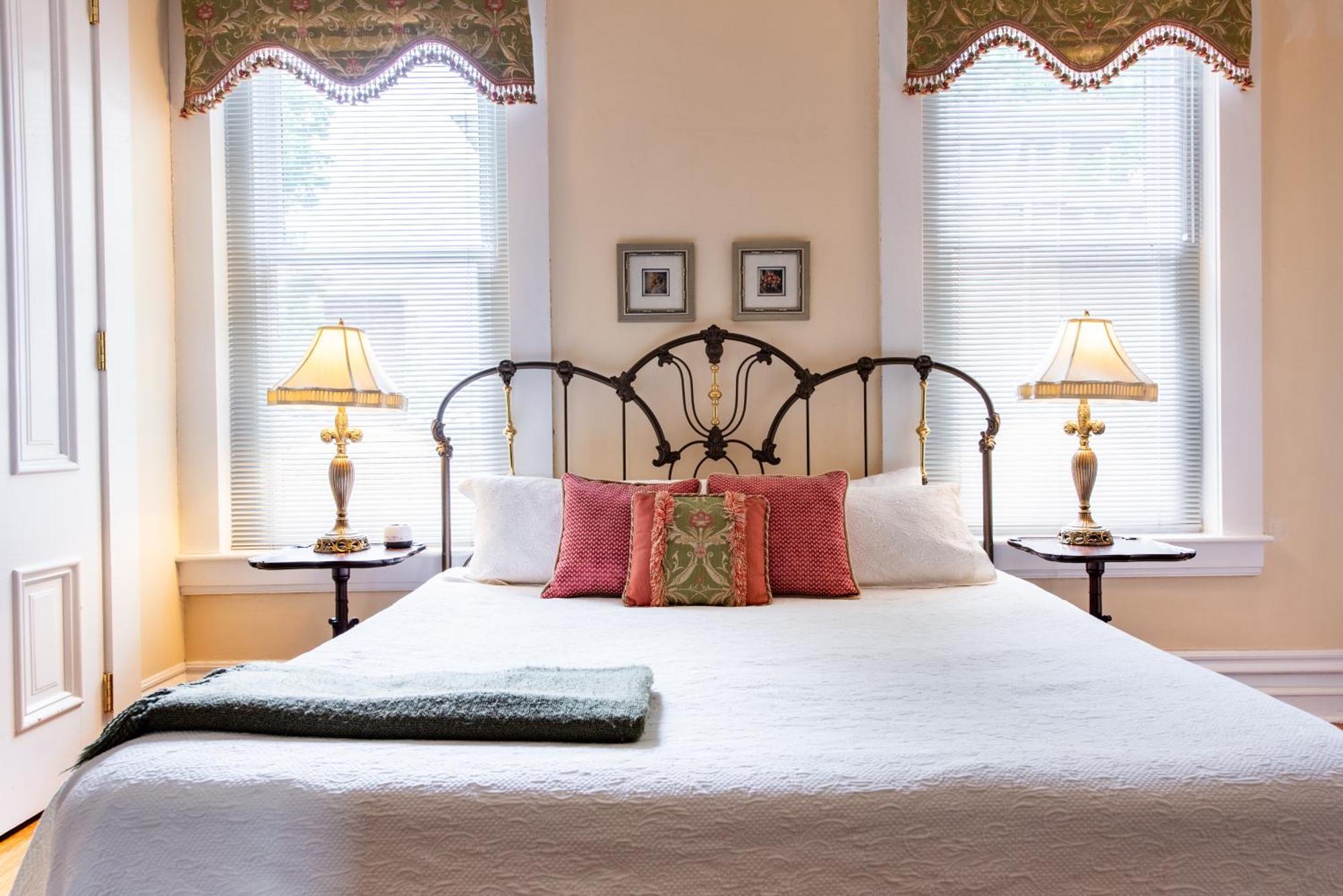 Dupont Mansion Bed & Breakfast Луисвилл Номер фото