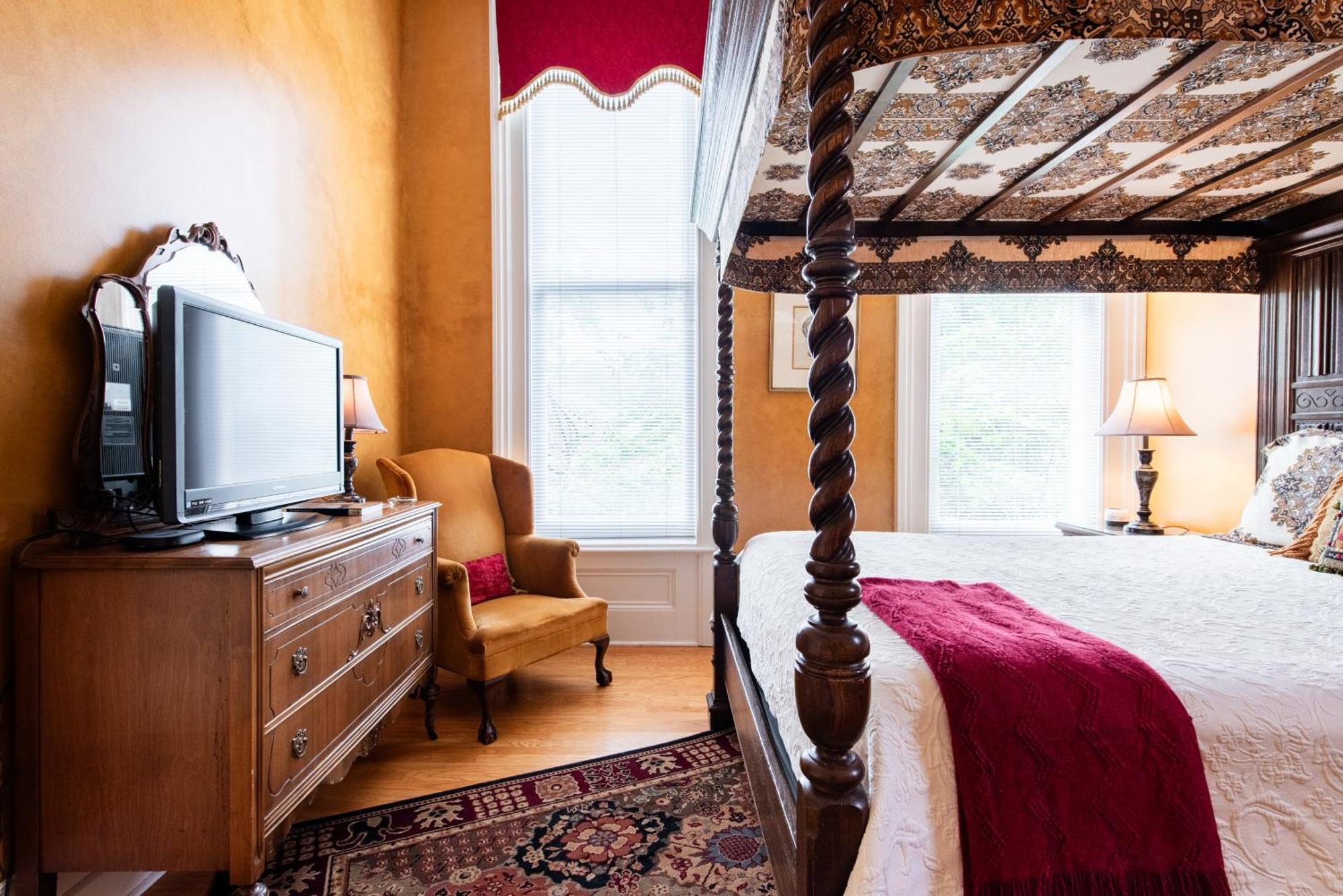 Dupont Mansion Bed & Breakfast Луисвилл Номер фото