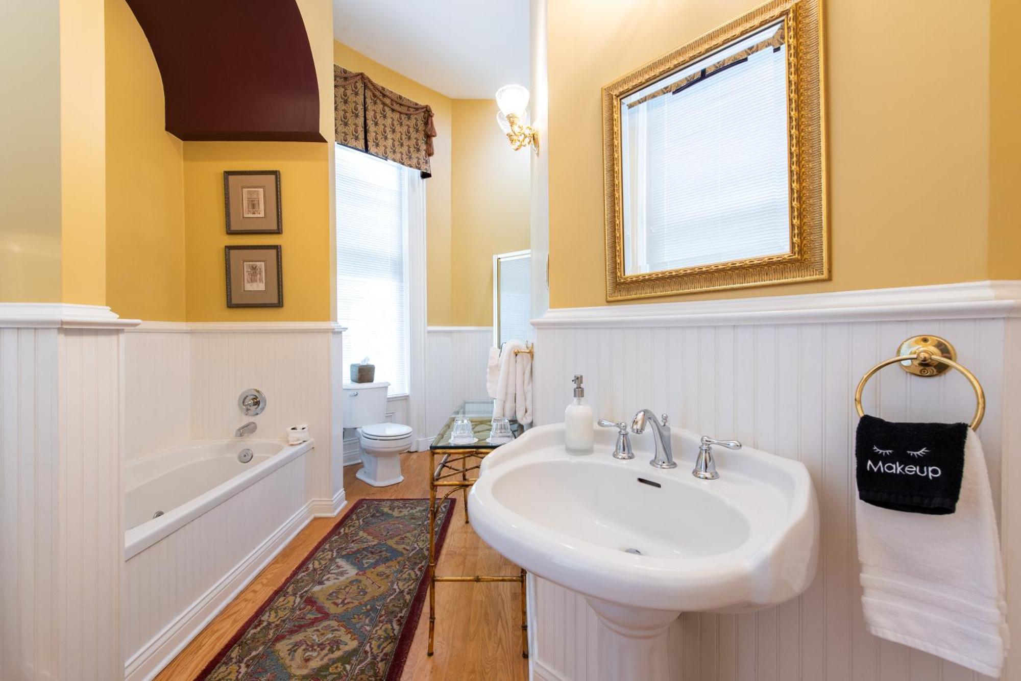 Dupont Mansion Bed & Breakfast Луисвилл Номер фото
