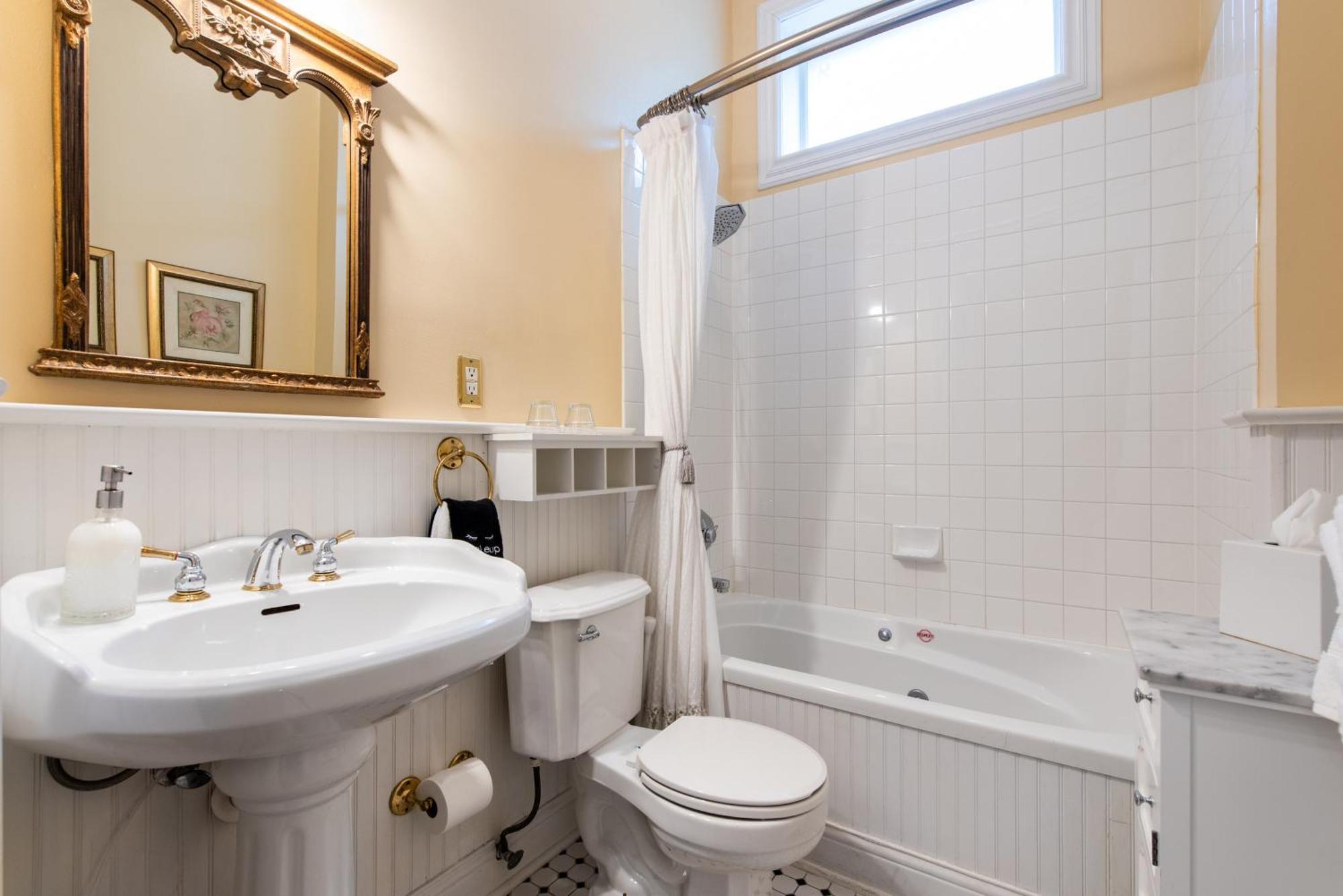 Dupont Mansion Bed & Breakfast Луисвилл Номер фото