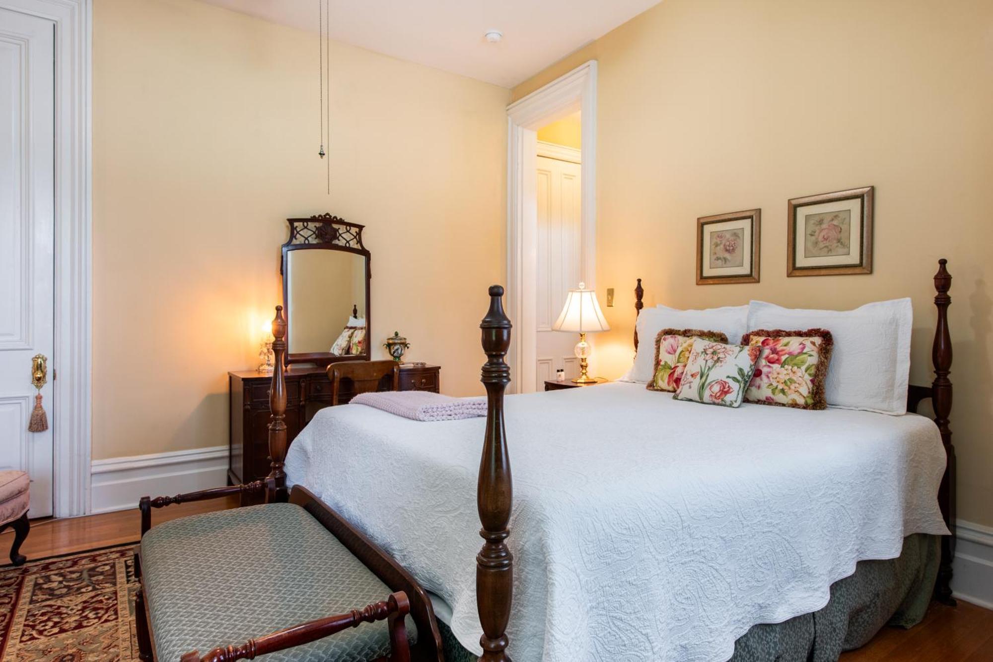 Dupont Mansion Bed & Breakfast Луисвилл Номер фото