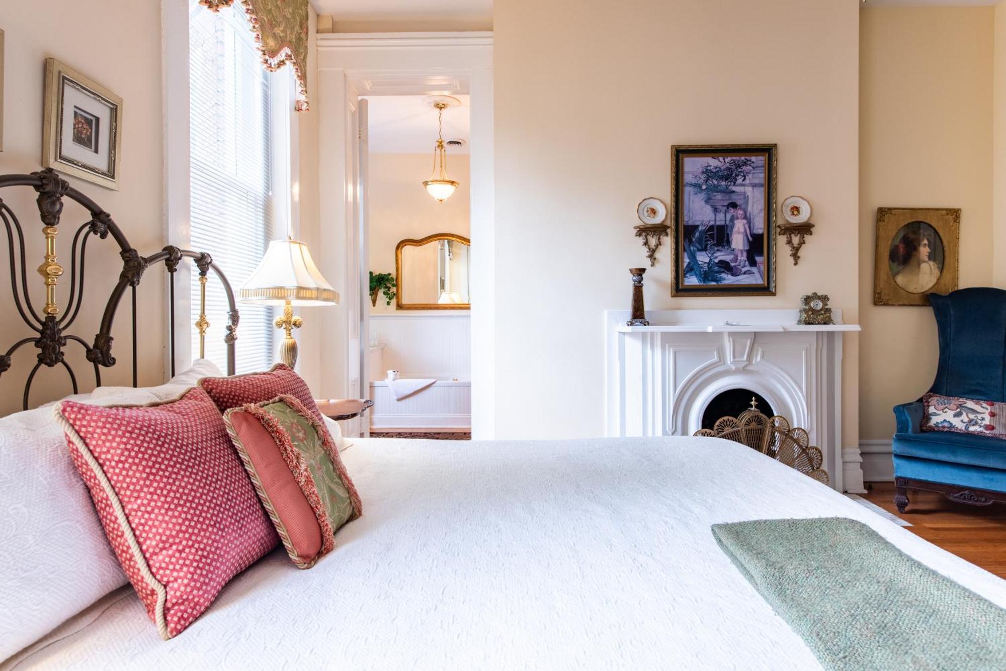 Dupont Mansion Bed & Breakfast Луисвилл Номер фото