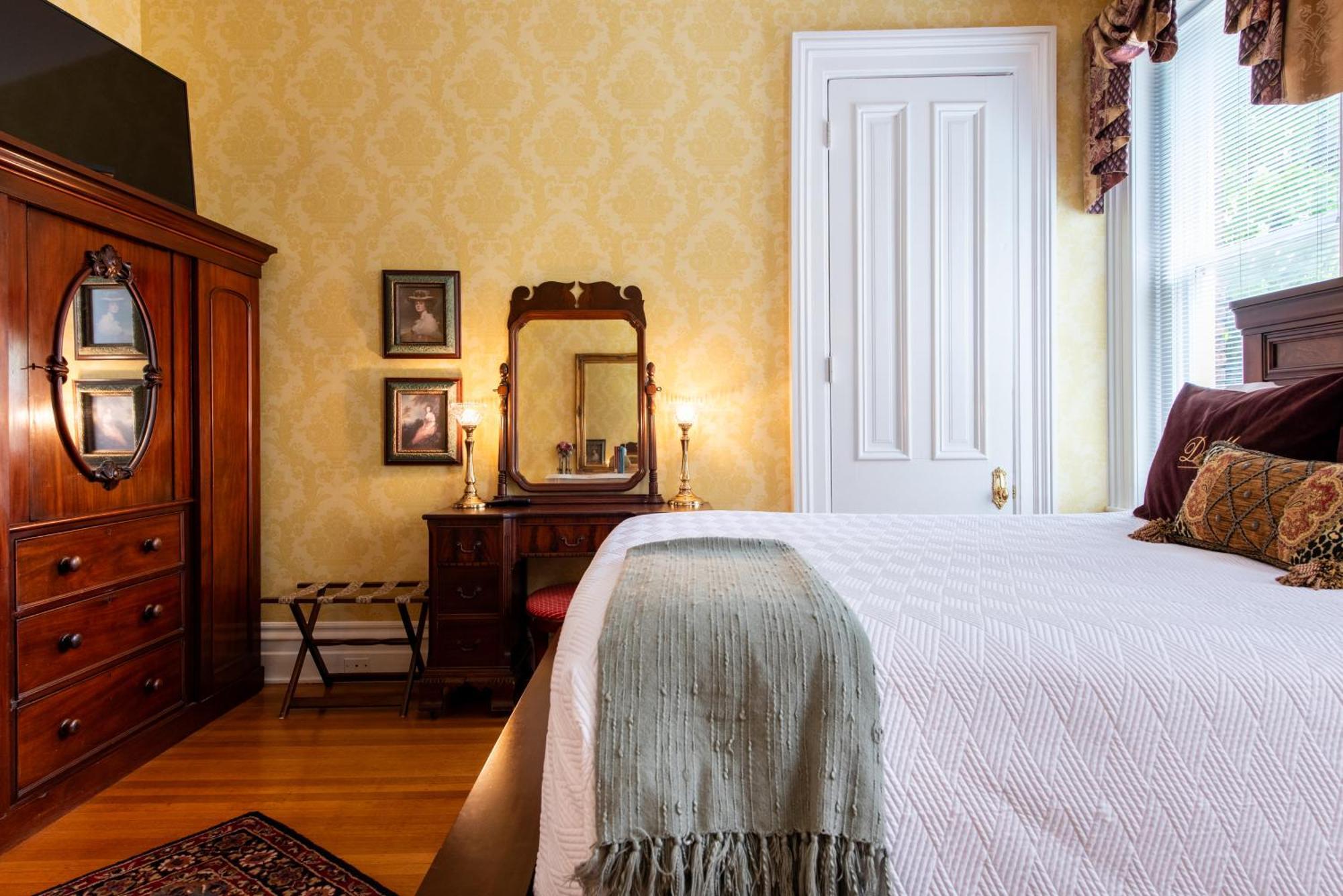 Dupont Mansion Bed & Breakfast Луисвилл Номер фото