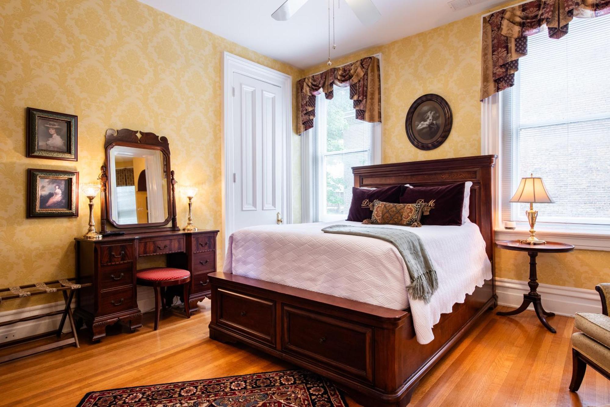 Dupont Mansion Bed & Breakfast Луисвилл Номер фото